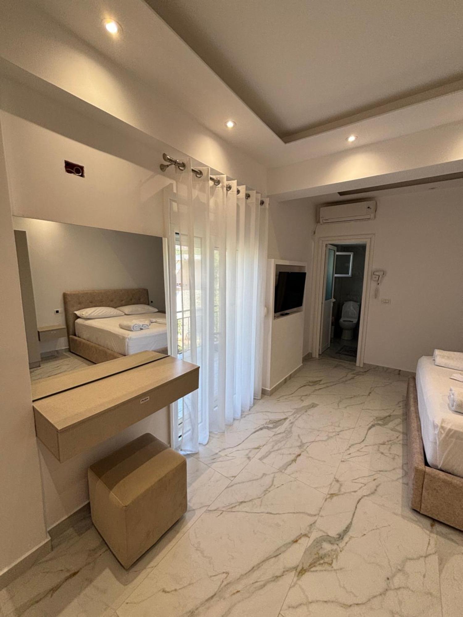 Harmony Apartments Dhërmi Esterno foto